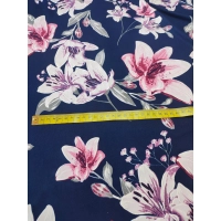 Granatowa elastyczna dzianina Jersey - białe i różowe lilie